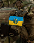 Aüfnaher Flagge der Ukraine mit Geprägtem Wappen PVC