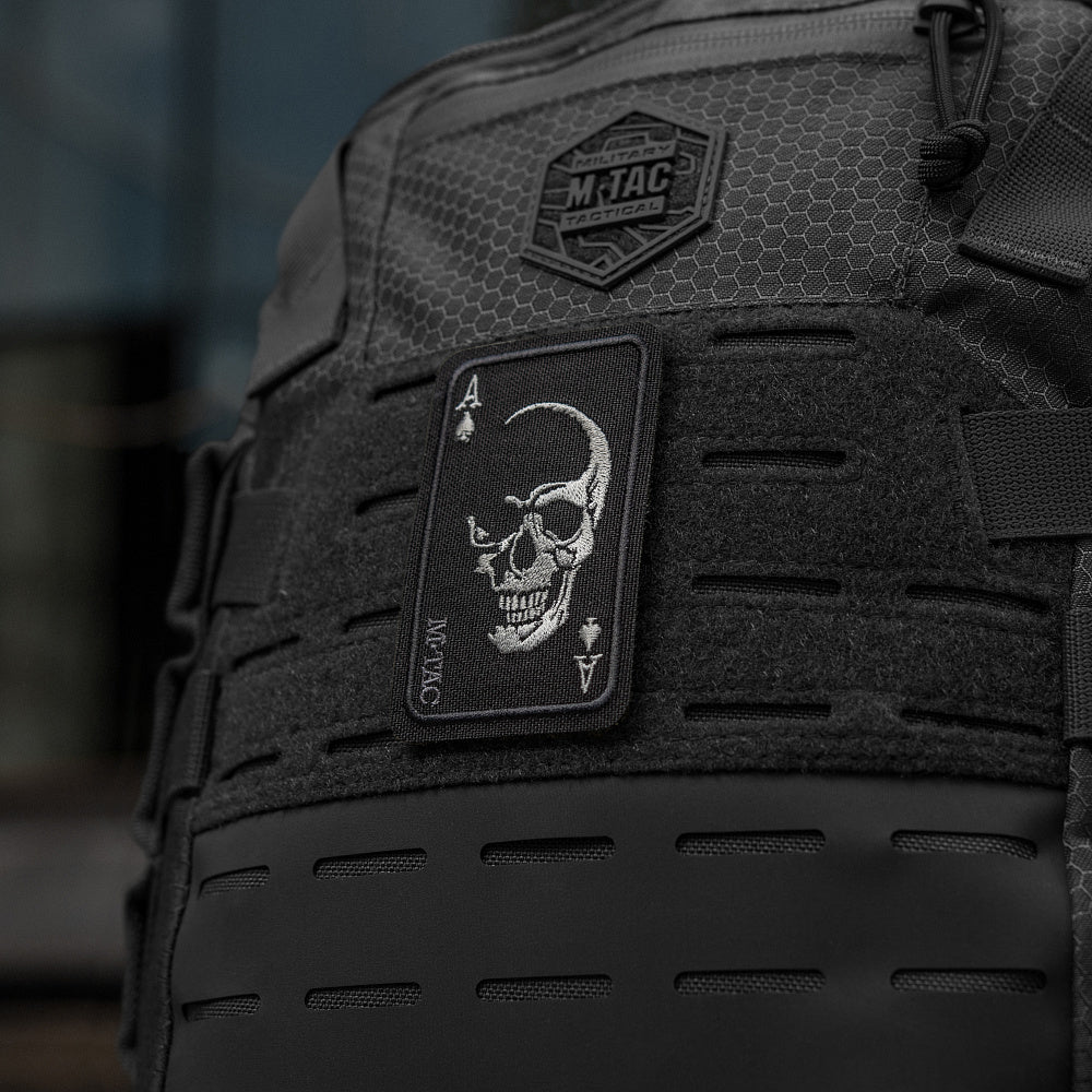 Face Of War (Stickerei)
