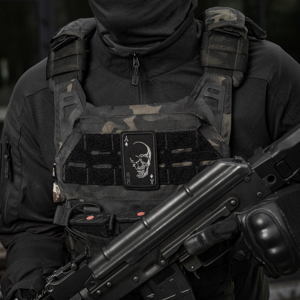 Face Of War (Stickerei)