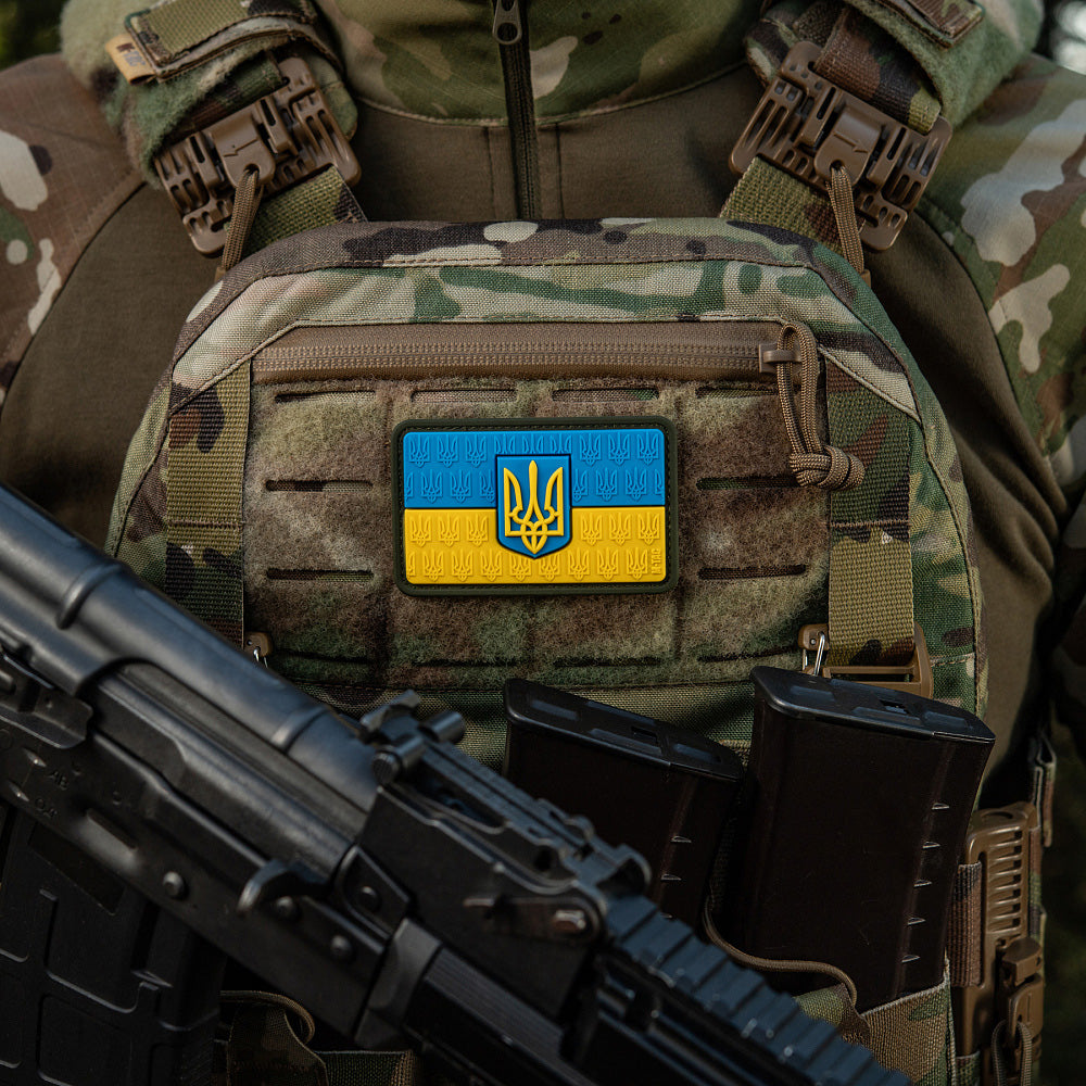Aüfnaher Flagge der Ukraine mit Geprägtem Wappen PVC