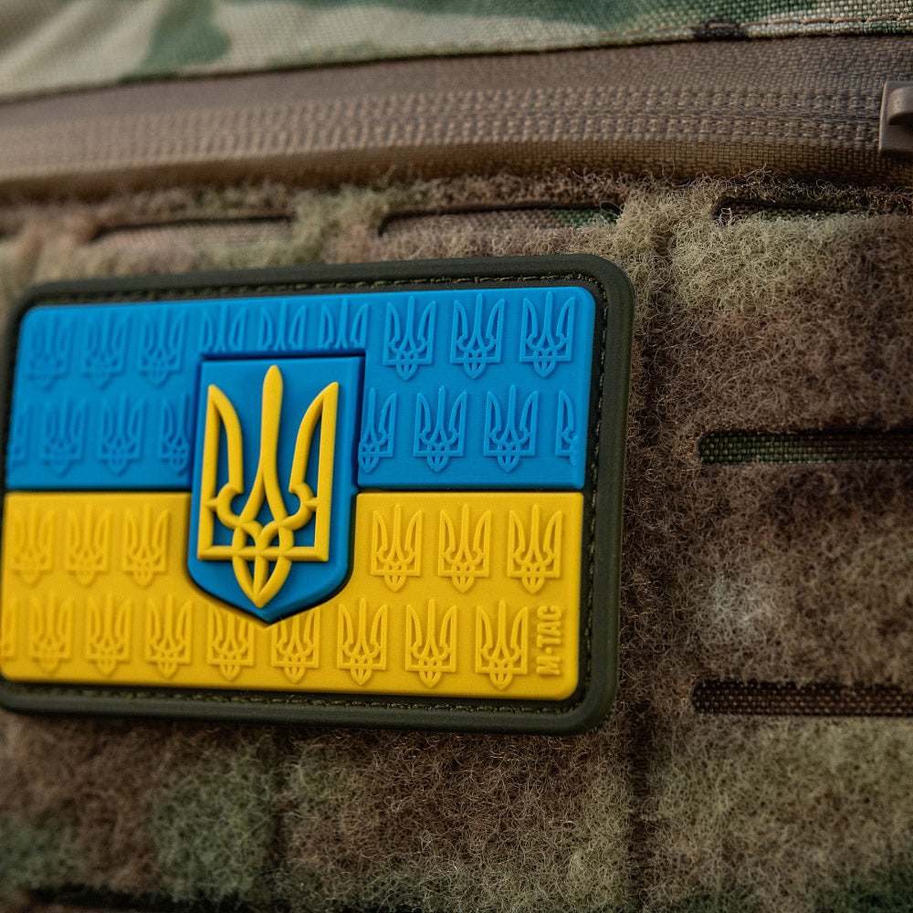 Aüfnaher Flagge der Ukraine mit Geprägtem Wappen PVC