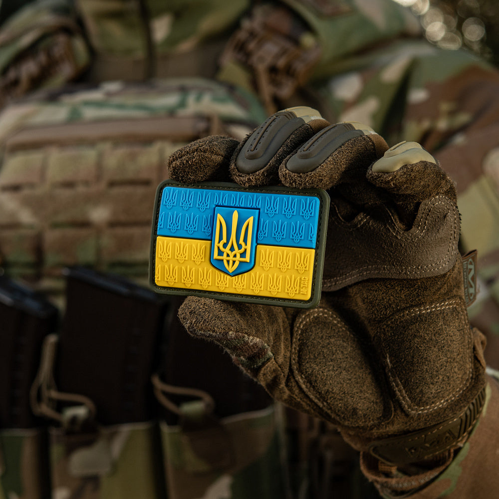 Aüfnaher Flagge der Ukraine mit Geprägtem Wappen PVC