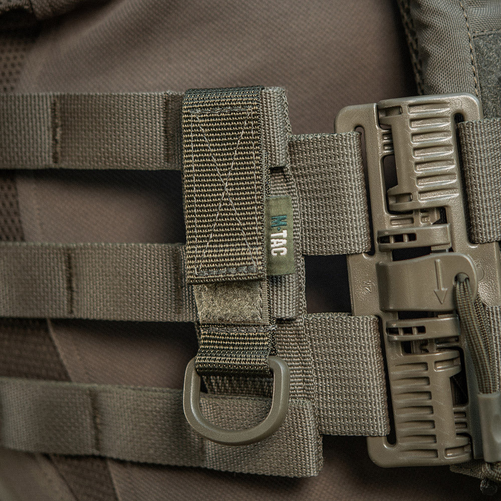 Fastening with D-ring