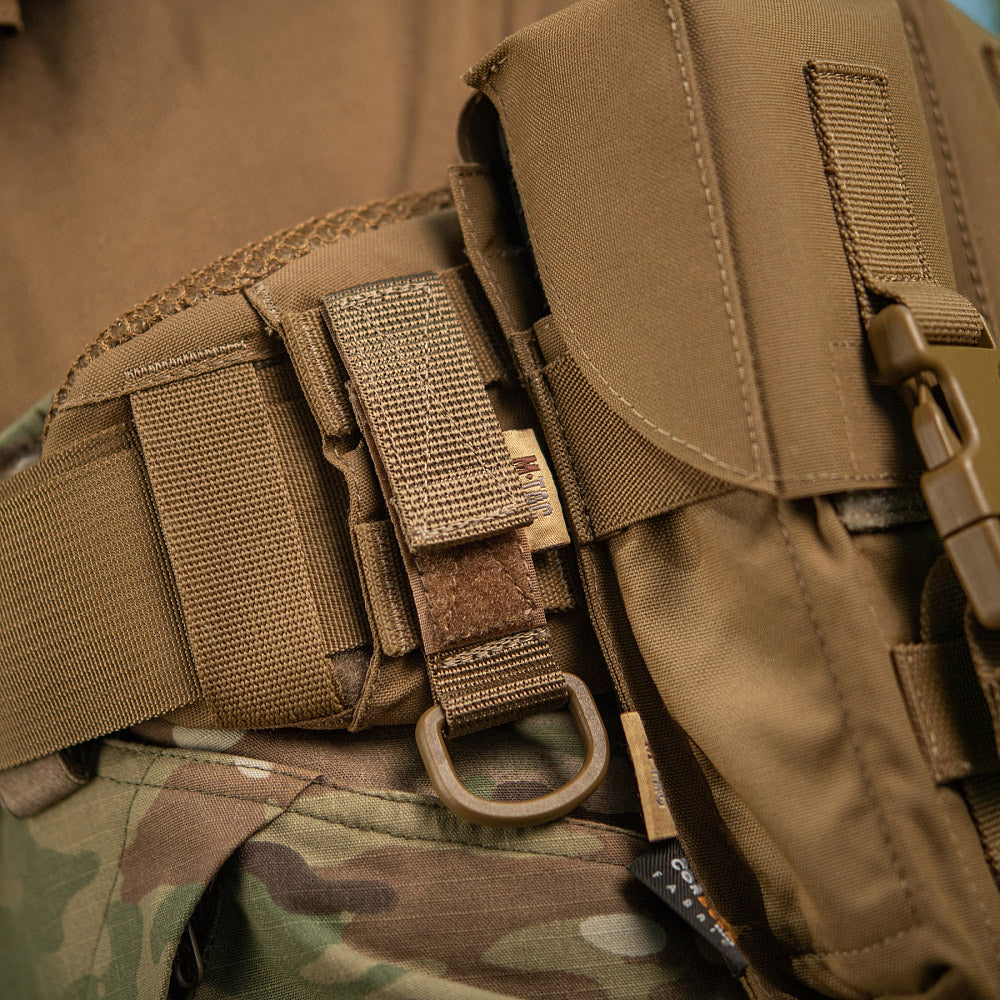 Fastening with D-ring