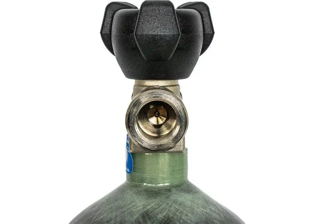 airvalt_6.8_liter_300_bar_carbon_charging_cylinder_with_pressure_gauge_4_.jpg