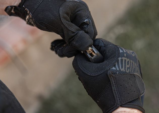 gloves_mechanix_precision_pro_high-dexterity_grip_covert_black_4_.jpg