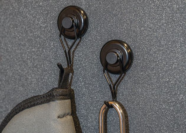 hanger_lockdown_magnetic_hook_2-pack_3_.jpg